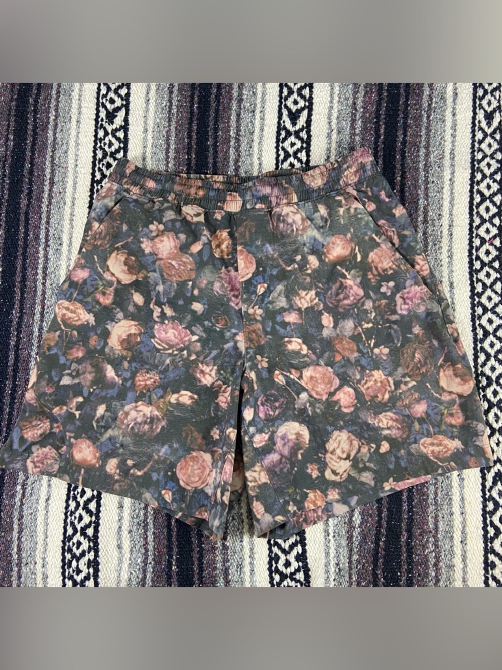 Lululemon Pace Breaker Shorts 7" Linerless Frosted Rose Mens Medium M Floral - Picture 2 of 12